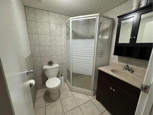 5116 8 Avenue Se, Calgary, AB - Indoor Photo Showing Bathroom