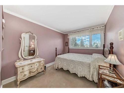 10 Lake Rosen Place Se, Calgary, AB - Indoor Photo Showing Bedroom