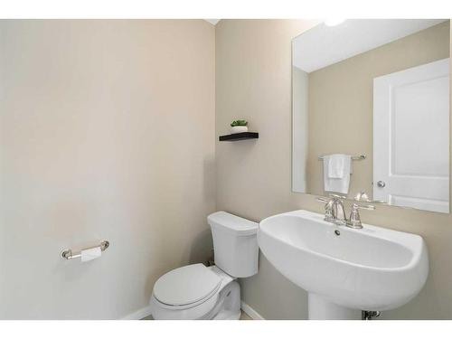20 Evansborough Common Nw, Calgary, AB - Indoor Photo Showing Bathroom