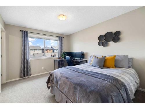 20 Evansborough Common Nw, Calgary, AB - Indoor Photo Showing Bedroom