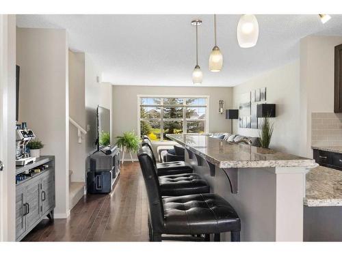 20 Evansborough Common Nw, Calgary, AB - Indoor Photo Showing Kitchen With Upgraded Kitchen