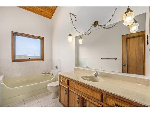 157 Blueridge Rise, Rural Rocky View County, AB - Indoor Photo Showing Bathroom