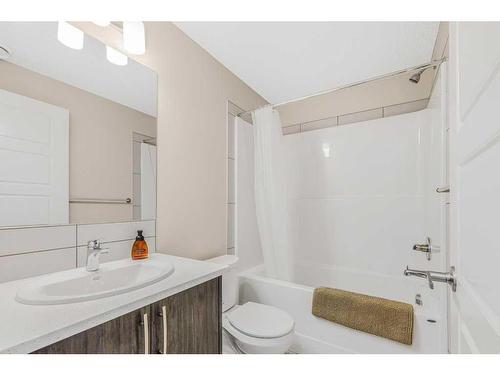 1334-7451 Falconridge Boulevard Ne, Calgary, AB - Indoor Photo Showing Bathroom