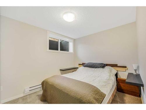 1334-7451 Falconridge Boulevard Ne, Calgary, AB - Indoor Photo Showing Bedroom
