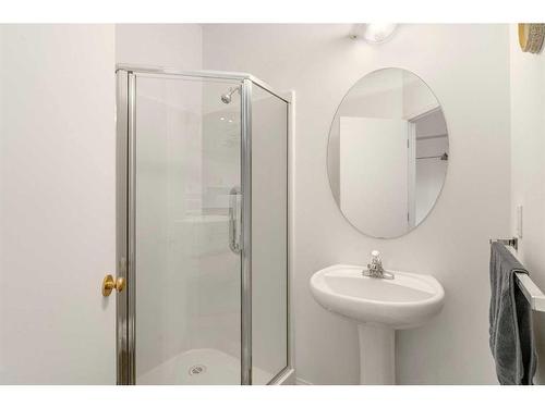 408-1410 2 Street Sw, Calgary, AB - Indoor Photo Showing Bathroom