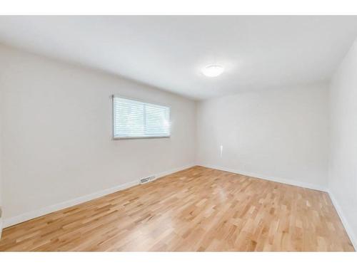 4617 Stanley Road Sw, Calgary, AB - Indoor Photo Showing Other Room