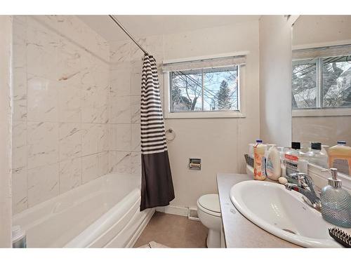 4617 Stanley Road Sw, Calgary, AB - Indoor Photo Showing Bathroom