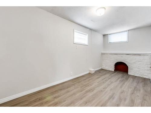 4617 Stanley Road Sw, Calgary, AB - Indoor Photo Showing Other Room