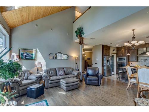 917 Sunhaven Way, Sunbreaker Cove, AB - Indoor Photo Showing Living Room