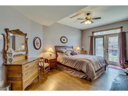 917 Sunhaven Way, Sunbreaker Cove, AB - Indoor Photo Showing Bedroom