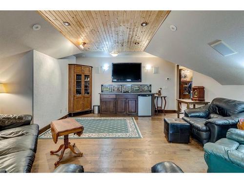 917 Sunhaven Way, Sunbreaker Cove, AB - Indoor Photo Showing Living Room