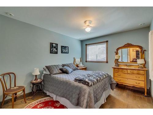 917 Sunhaven Way, Sunbreaker Cove, AB - Indoor Photo Showing Bedroom