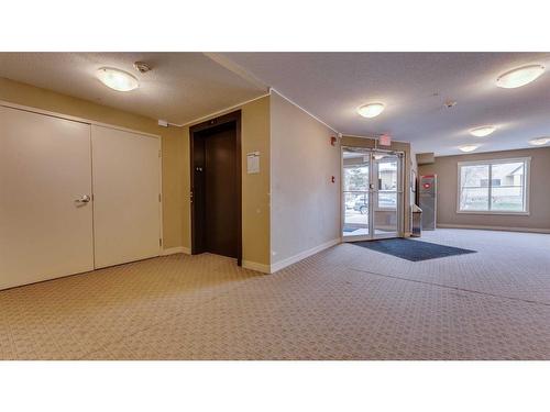105-2715 12 Avenue Se, Calgary, AB - Indoor Photo Showing Other Room