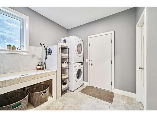 160 Strathridge Place West, Calgary, AB - Indoor Photo Showing Laundry Room