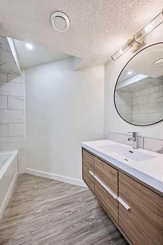 160 Strathridge Place West, Calgary, AB - Indoor Photo Showing Bathroom