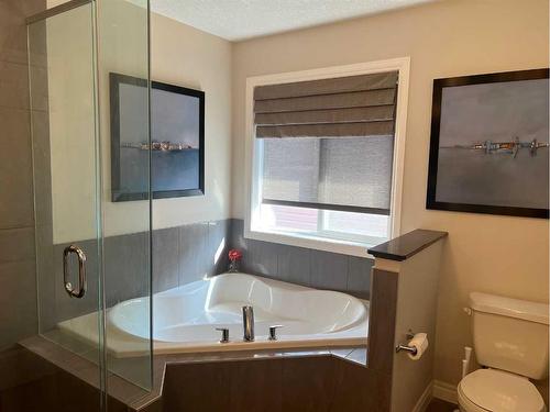 987 Evanston Drive Nw, Calgary, AB - Indoor Photo Showing Bathroom