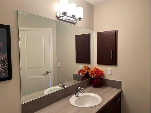 987 Evanston Drive Nw, Calgary, AB - Indoor Photo Showing Bathroom