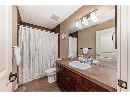 1589 Copperfield Boulevard Se, Calgary, AB - Indoor Photo Showing Bathroom