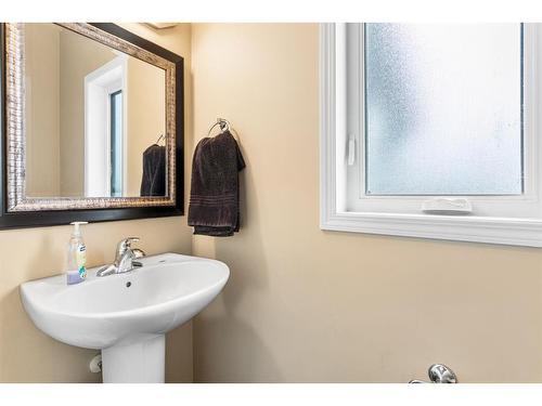 4805 54 Street, Olds, AB - Indoor Photo Showing Bathroom