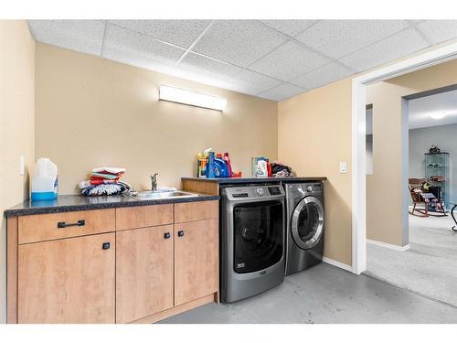 4805 54 Street, Olds, AB - Indoor Photo Showing Laundry Room