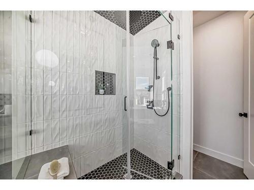 5008 21 Avenue Nw, Calgary, AB - Indoor Photo Showing Bathroom