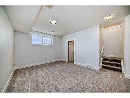 5008 21 Avenue Nw, Calgary, AB - Indoor Photo Showing Other Room