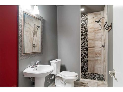 186 Coverton Close Ne, Calgary, AB - Indoor Photo Showing Bathroom
