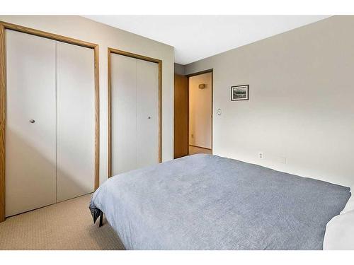 140 Sandarac Way Nw, Calgary, AB - Indoor Photo Showing Bedroom
