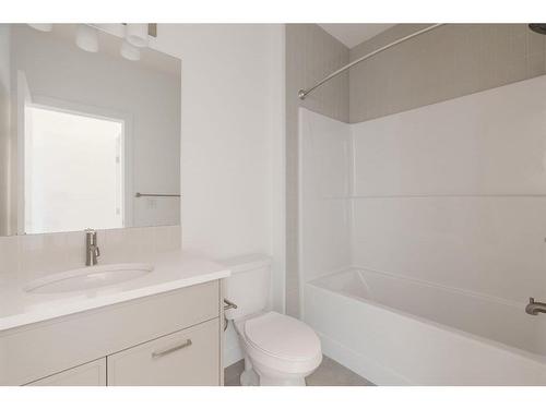 668 Creekstone Circle Sw, Calgary, AB - Indoor Photo Showing Bathroom