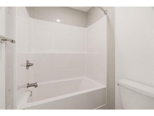 668 Creekstone Circle Sw, Calgary, AB - Indoor Photo Showing Bathroom