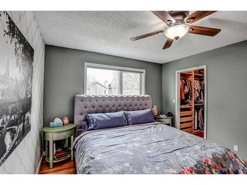 163 Scenic Glen Place Nw, Calgary, AB - Indoor Photo Showing Bedroom