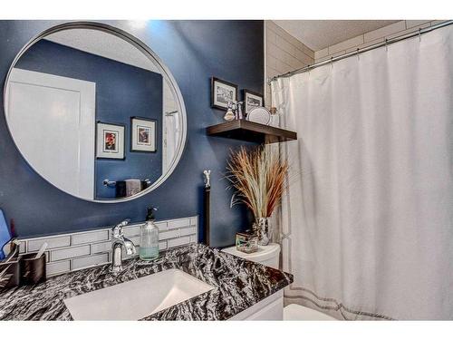163 Scenic Glen Place Nw, Calgary, AB - Indoor Photo Showing Bathroom