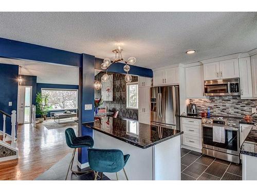 163 Scenic Glen Place Nw, Calgary, AB - Indoor Photo Showing Kitchen With Upgraded Kitchen