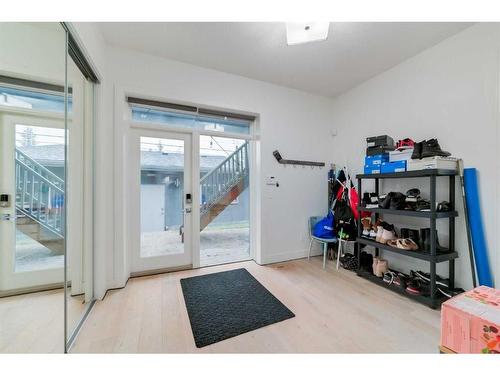 2505 21 Street Sw, Calgary, AB - Indoor Photo Showing Other Room