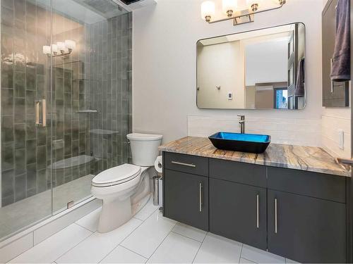 303-1407 Kensington Close Nw, Calgary, AB - Indoor Photo Showing Bathroom