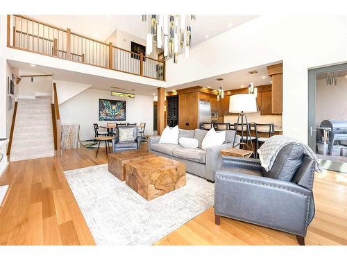 303-1407 Kensington Close Nw, Calgary, AB - Indoor Photo Showing Living Room