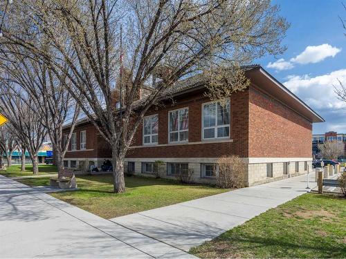 303-1407 Kensington Close Nw, Calgary, AB - Outdoor With Facade