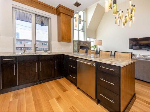 303-1407 Kensington Close Nw, Calgary, AB - Indoor Photo Showing Kitchen