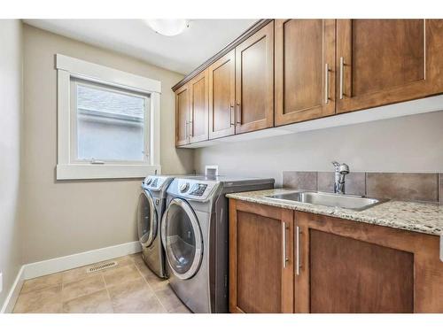 137 Rockcliff Bay Nw, Calgary, AB - Indoor Photo Showing Laundry Room