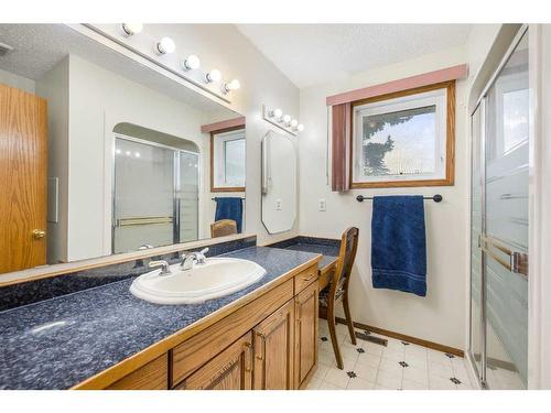 222071 Township Road 224, Rural Wheatland County, AB - Indoor Photo Showing Bathroom