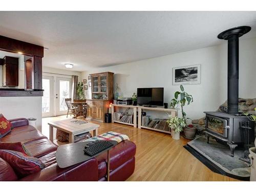 5011 Waverley Drive Sw, Calgary, AB - Indoor Photo Showing Living Room