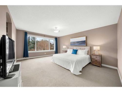 11751 Valley Ridge Boulevard Nw, Calgary, AB - Indoor Photo Showing Bedroom