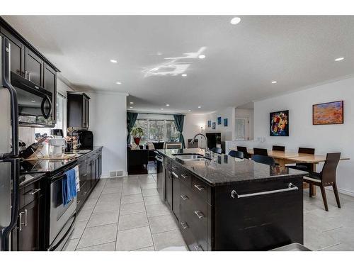 3228 Oakwood Drive Sw, Calgary, AB - Indoor Photo Showing Kitchen With Double Sink