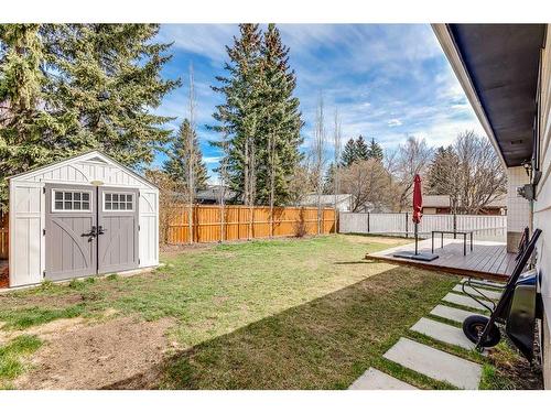 3228 Oakwood Drive Sw, Calgary, AB - Outdoor With Backyard
