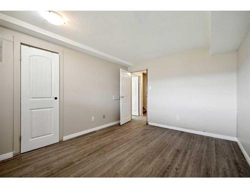 1812 41 Street Se, Calgary, AB - Indoor Photo Showing Other Room