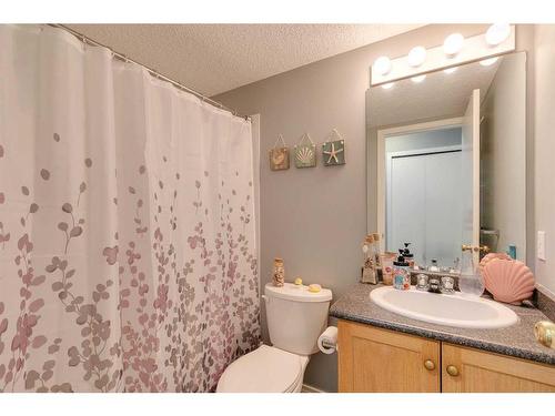 219-3000 Citadel Meadow Point Nw, Calgary, AB - Indoor Photo Showing Bathroom