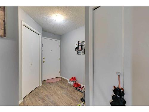 219-3000 Citadel Meadow Point Nw, Calgary, AB - Indoor Photo Showing Other Room