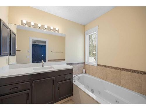 256 Sirocco Place, Calgary, AB - Indoor Photo Showing Bathroom
