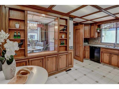4520 Charleswood Drive Nw, Calgary, AB - Indoor Photo Showing Kitchen With Double Sink