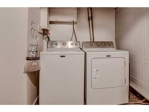 4520 Charleswood Drive Nw, Calgary, AB - Indoor Photo Showing Laundry Room